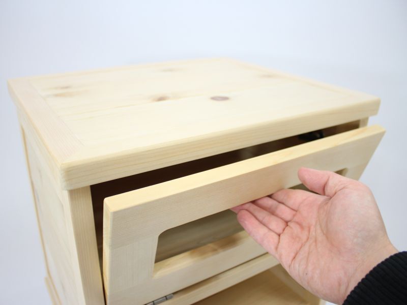 天然木青森ヒバ製のベッドサイドテーブル